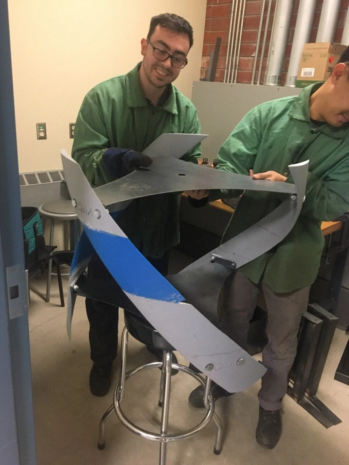 Assembling the turbine blades and central support